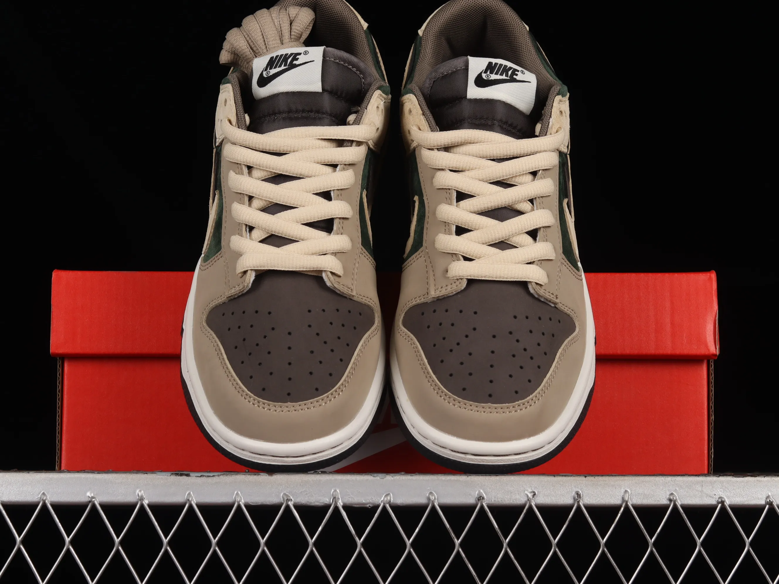 All categories Nk SB Dunk Series Nk SB Dunk Low low-top sneakers Otomo Katsuhiro x Nk SB Dunk Low "Steamboy OST" Otomo Katsuhiro co-branded double hook SB low-top sports and leisure sneakers CT2552-895